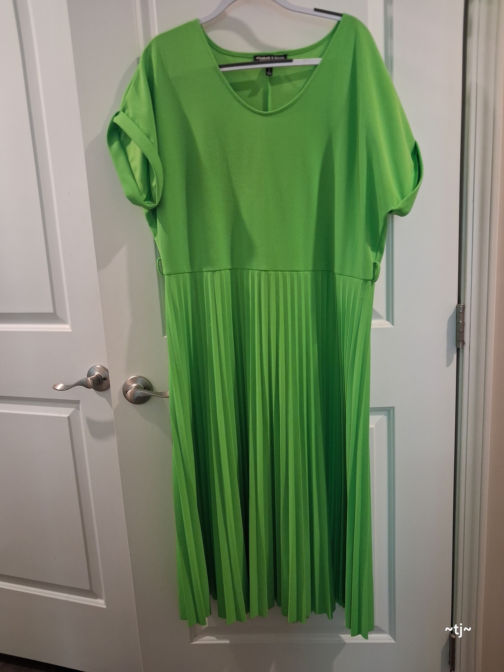 Pleated Lime Green Maxi Dress – St. John Collection